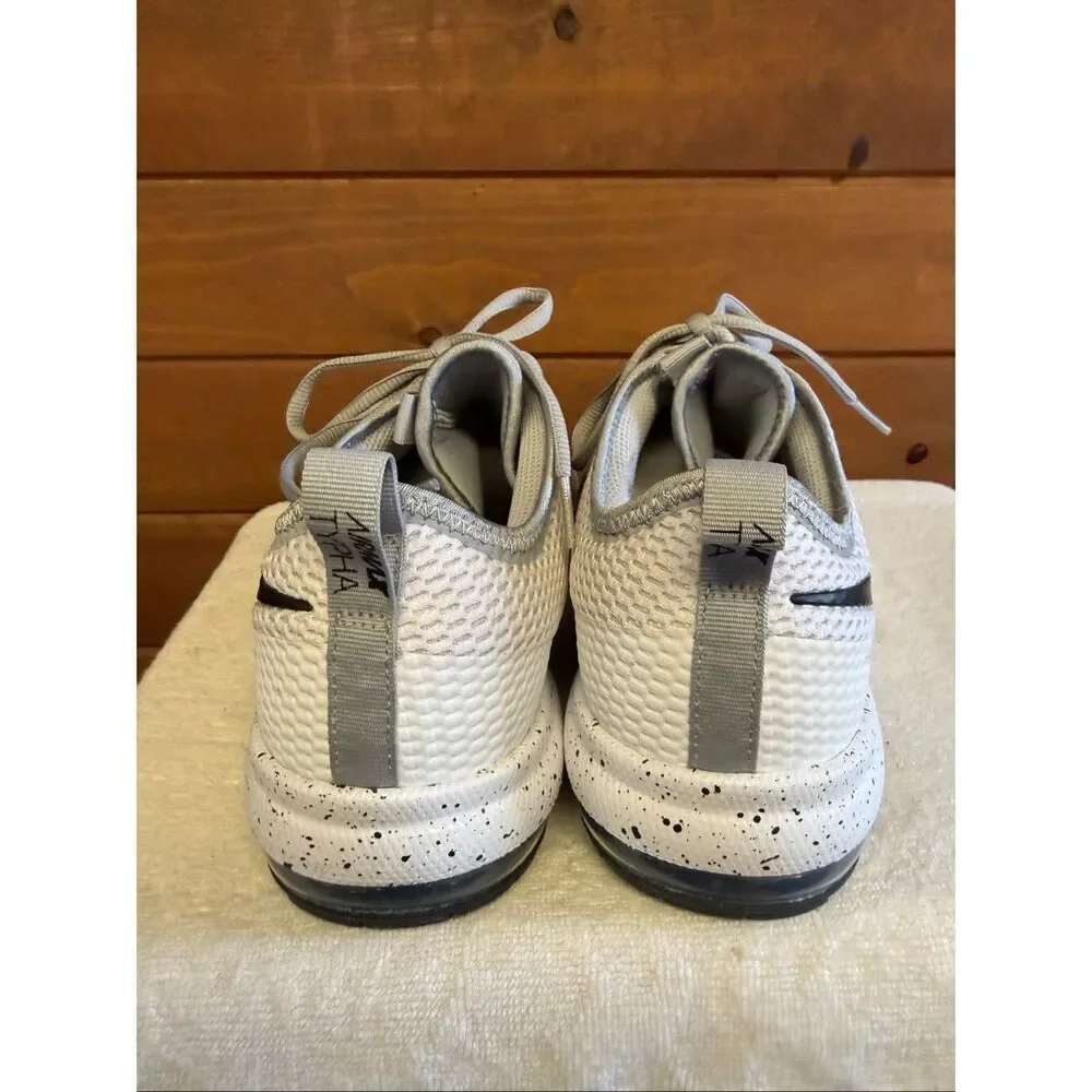 Nike Air Max Typha 2 training shoe white, black wolf grey Men’s Sz 10 AO3020-100